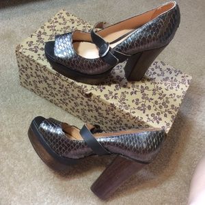 CORELLO Leather Mermaid Scale Platform Heels